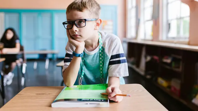 Tips Mencegah Anak Memakai Kacamata Sejak Usia Dini