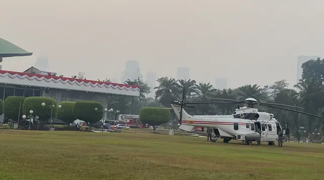 2 Helikopter Parkir di Halaman DPR Jelang Pidato Kenegaraan Prabowo