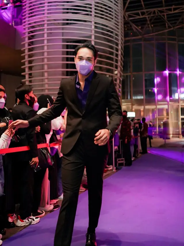 Achmad Megantara hadir di gala premiere film terbarunya (Foto: Instagram/@megantaraaa)
