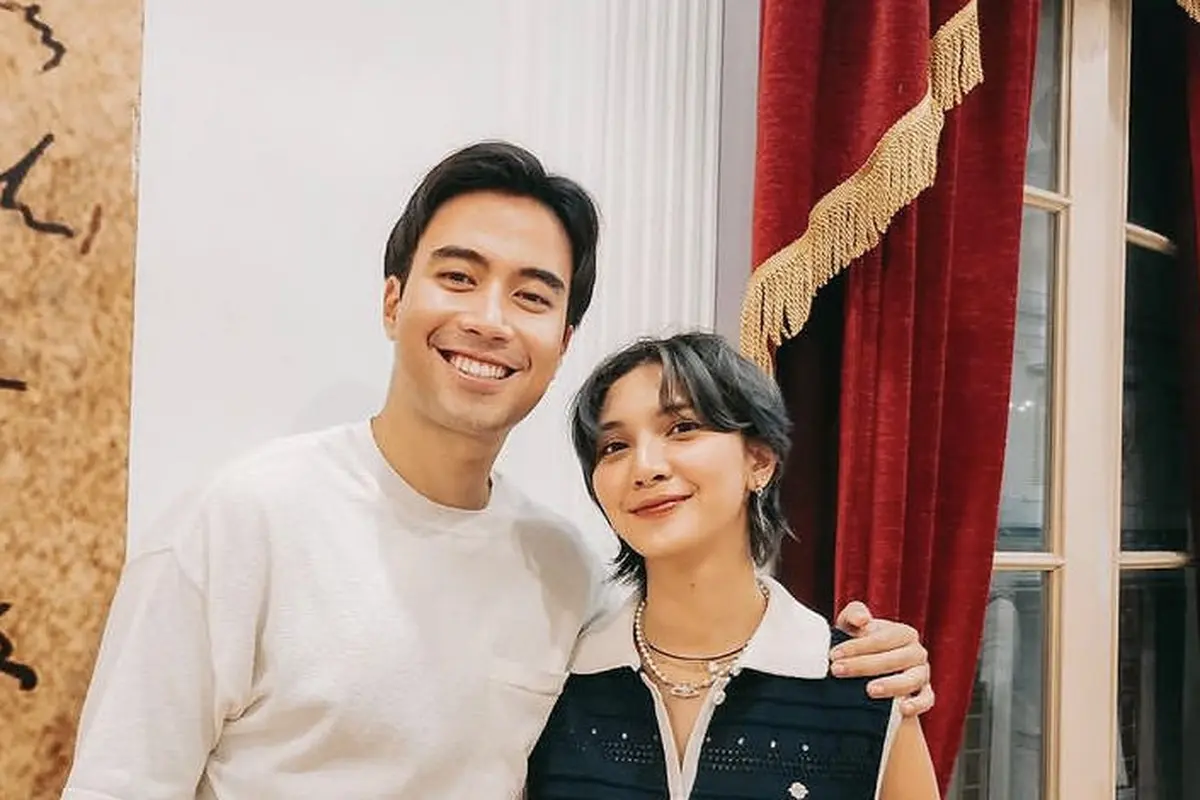 Pasangan Stylish Vidi Aldiano dan Sheila Dara