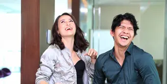 Berperan dalam film action, Jullie Estelle rela disiksa oleh aktor laga Iko Uwais. Waktu mepet untuk pembuatan film Headshot, membuat latihan juga harus dikebut. Latihan intensif digelar selama tiga minggu, Senin sampai Jumat. (Adrian Putra/Bintang.com)