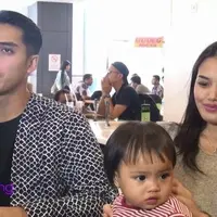 Karir Ricky Harun di dunia hiburan sedang meroket naik lewat perannya dalam beberapa sinetron. Meskipun sibuk, Ricky tetap melaksanakan tugas menjadi seorang ayah. Ia berusaha untuk mencuri waktu, untuk berlibur bersama keluarga.