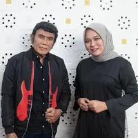 Anisa Rahman bersyukur mendapat kesempatan duet dengan Sang Raja Dangdut, Rhoma Irama.