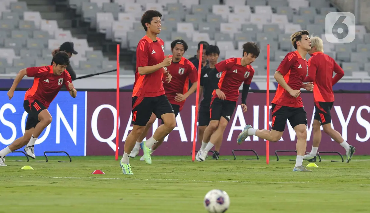 <p>Para pemain timnas Jepang juga terlihat mulai meningkatkan performa fisik mereka. (Liputan6.com/Angga Yuniar)</p>