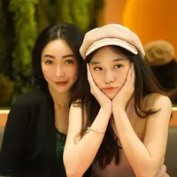 Bak kakak beradik, begini potret Livy Renata dan sang ibunda, Susana Rahardjo. (FOTO: instagram.com/susana.rahardjo/)