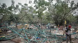 Sekitar 339 kios yang dibongkar nantinya akan direlokasikan ke tempat yang baru, Jakarta, (16/10/14). (Liputan6.com/Faizal Fanani)