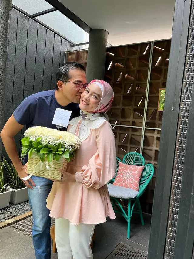 11 Tahun Bersama, Ini 6 Potret Intan Nuraini dan Suami Rayakan Ultah Pernikahan