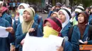 Citizen6, Surabaya: Mahasiswi Unair peduli pendidikan tak luput untuk ikut serta dalam menyatakan demo tersebut, yang pengenaan SP3 bagi mahasiswa jalur SNMPTN dan peningkatan SOP bagi mahasiswa baru jalur PMDK Umum. (Pengirim: Ziadatur Rohmah)