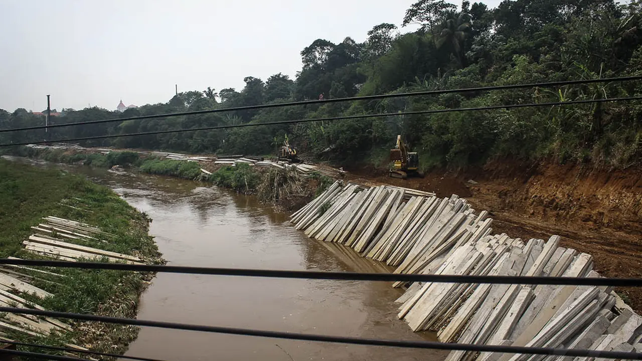 Pembangunan Turap Ciliwung-Condet Dikebut