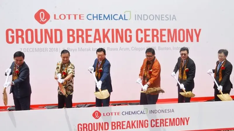 Menteri Perindustrian Airlangga Hartarto meresmikan pembangunan kompleks petrokimia milik PT Lotte Chemical Indonesia (LCI).