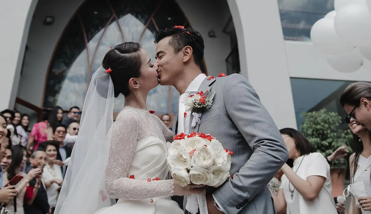 Dion Wiyoko dan Fiona sempat menjalin LDR. Lantaran profesi Fiona merupakan pramugari maskapai internasional yang membuatnya sibuk. (foto: instagram.com/dionwiyoko)