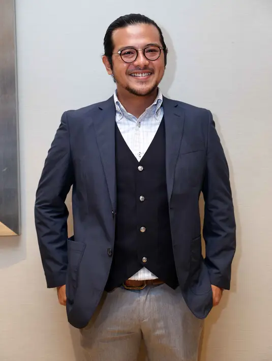 Pasangan suami istri Ramon Y Tungka dan Qory Sandioriva sedang menikmati peran mereka sebagai orangtua. (Nurwahyunan/Bintang.com)