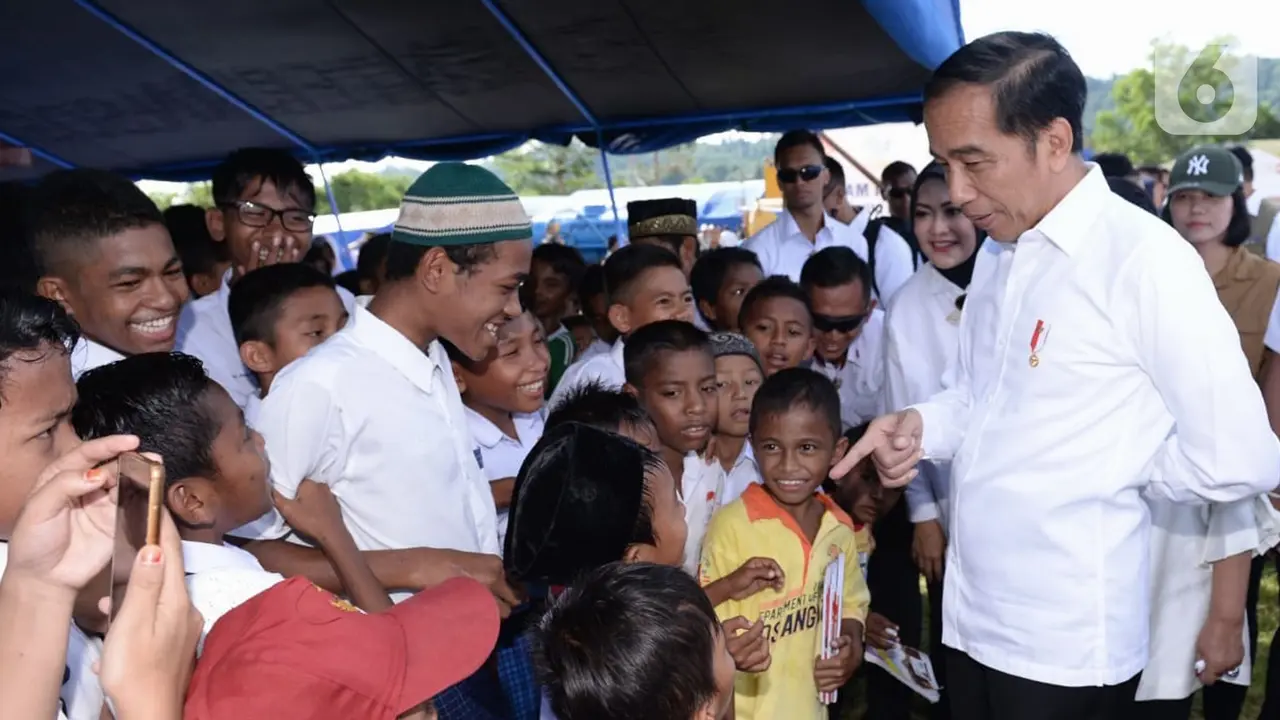 Presiden Jokowi Temui Pengungsi Pascagempa Ambon