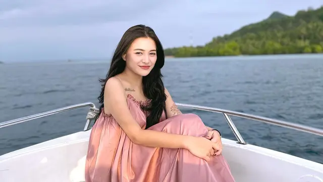 Tampil Mesra, Ini 7 Potret Liburan Nathalie Holscher dan Ladislao yang Tuai Sorotan