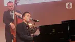 Aksi panggung Peter Cincotti  saat tampil dalam BNI Java Jazz Festival 2023 di JIExpo, Kemayoran Jakarta, Sabtu (3/6/2023). (Liputan6.com/Faizal Fanani)