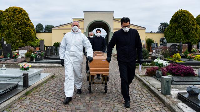 Pemakaman di Italia Diiringi Kesunyian