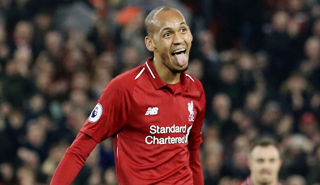 Gelandang Liverpool, Fabinho melakukan selebrasi usai membobol gawang Newcastle United pada laga Premier League di Stadion Anfield , Rabu (26/12). (AP/Jon Super)