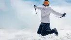 Aktris kelahiran 4 Maret 1985 ini sangat suka hal-hal berbau petualang. Seperti saat menaiki gunung Kilimanjaro. Mendaki Kilimanjaro tidak akan pernah terlupakan oleh Raline Shah karena juga bertepatan dengan momen ulang tahunnya. Saat sampai di puncak, Raline loncat kegirangan. (Liputan6.com/IG/@ralineshah)