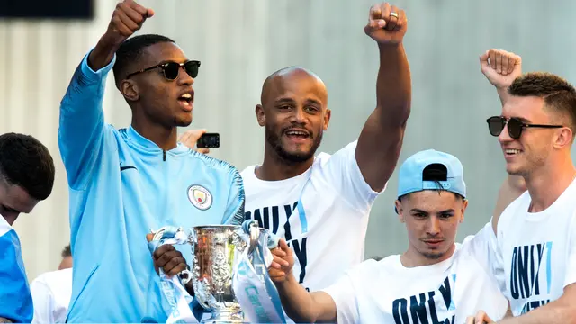 Manchester City Berpesta Rayakan Gelar Juara Liga Inggris