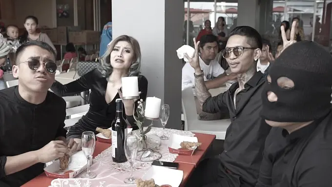 [Bintang] Cuplikan video klip Makan Bang