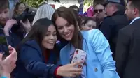 Tetap Tenang, Begini Reaksi Kate Middleton Saat Rambutnya Ditarik Penggemar yang Ingin Selfie Bareng (doc: tangkapan layar BBC UK)