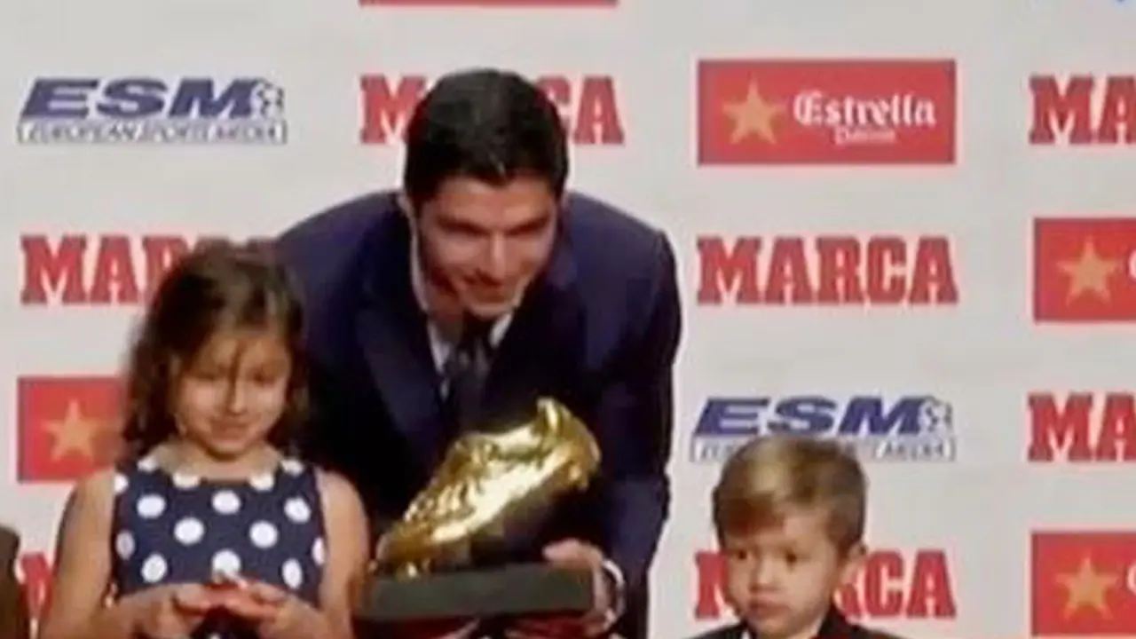 Luis Suarez Meraih Sepatu Emas