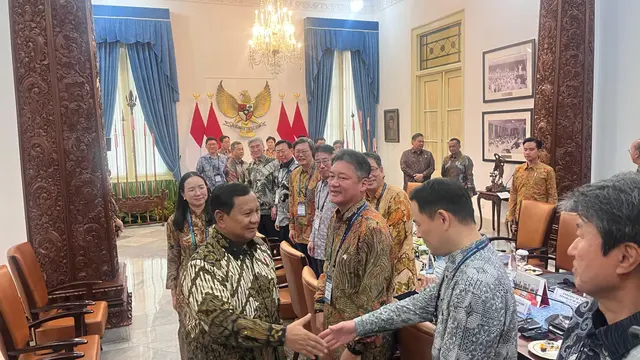 Presiden Prabowo Subianto menerima kunjungan kehormatan Federation of Korean Industries (FKI) di Istana Merdeka Jakarta, Senin (28/4/2025) (Liputan6.com/Lizsa Egeham)
