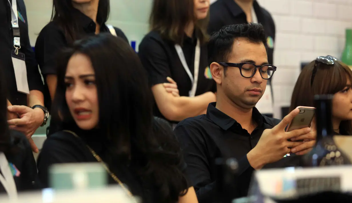 Meski berulang kali mendapat berita miring, hubungan istri Raffi yang biasa disapa Gigi itu tetap baik dengan penyanyi dangdut asal Depok, Ayu Ting Ting. Melihat itu, Raffi bahkan ingin membuatnya sebuah film. (Nurwahyunan/Bintang.com)