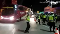 Hingga kini video ini jadi viral dan dibagikan para netizen lain.