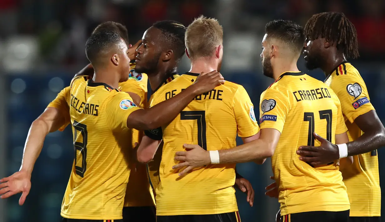 Para pemain Belgia merayakan gol yang dicetak Michy Batshuayi ke gawang San Marino pada laga Kualifikasi Piala Dunia 2022 di Olympic Stadium, Serravalle, Jumat (6/9). San Marino kalah 0-4 dari Belgia. (AFP/Isabella Bonotto)