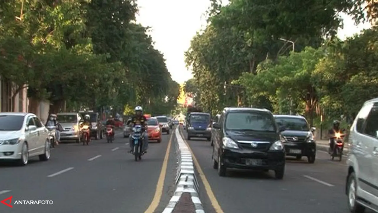 surabaya-lengang-130828b.jpg