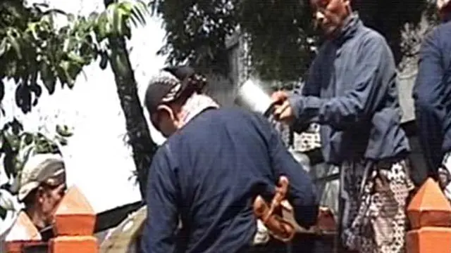 Ritual Nguras Gentong Air