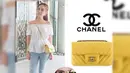 Shandy Aulia tampil imut dengan mengenakan tas merek Chanel. Tas kecil berwarna kuning ini berharga Rp 33 juta. (Foto: instagram.com/fashionshandyaulia)