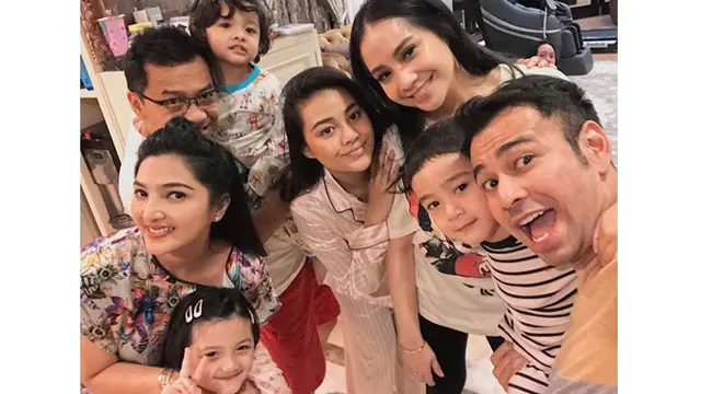 Penghasilan Lebih dari Raffi, Ini 6 Potret Nagita Slavina Tampil Sederhana