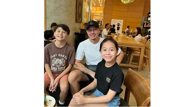 6 Potret Kebersamaan Pierre Roland 'Gerhana' dan Sang Putri yang Idap Diabetes