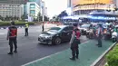Ada 1.679 personel yang ditugaskan mengamankan pengawalan dan pengamanan jalur serta rekayasa arus lalulintas selama pelaksanaan Konferensi Tingkat Tinggi (KTT) ASEAN ke-43. (Liputan6.com/Angga Yuniar)