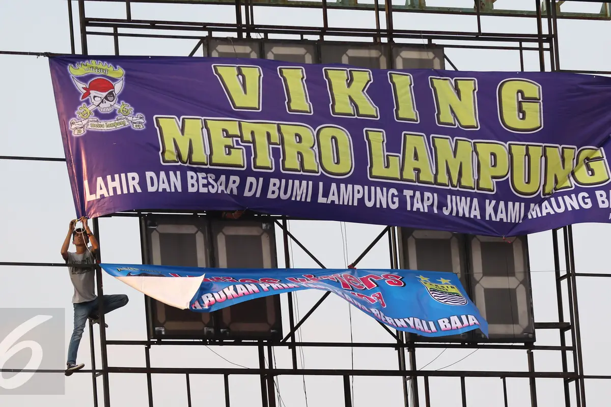 20150906-Bobotoh, Bonek, dan Viking Kuasai Stadion Si Jalak Harupat-Bandung