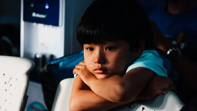 6 Dampak Buruk Helicopter Parenting untuk Kesehatan Mental dan Fisik Anak Jangka Panjang