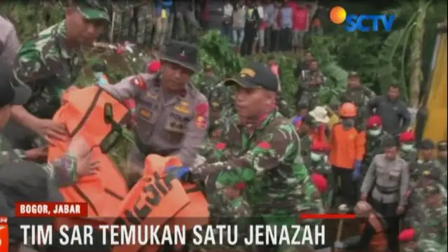 Proses pencarian lima korban longsor terus dilakukan di Kelurahan Warung Menteng, Kecamatan Cijeruk, Kabupaten Bogor.