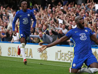 Chelsea mampu menumbangkan Aston Villa 3-0 di Stamford Bridge pada pekan keempat Liga Inggris, Sabtu (11/9/2021) malam WIB. Romelu Lukaku menjadi bintang kemenangan The Blues dengan mencetak dua gol. (Foto: AP/Ian Walton)