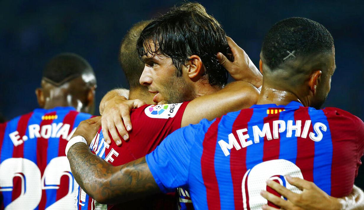 Martin Braithwaite tampil apik dengan memborong dua gol kemenangan Barcelona. Sementara Gerard Pique dan Sergi Roberto masing-masing menyumbang satu gol. (Foto: AP/Joan Monfort)