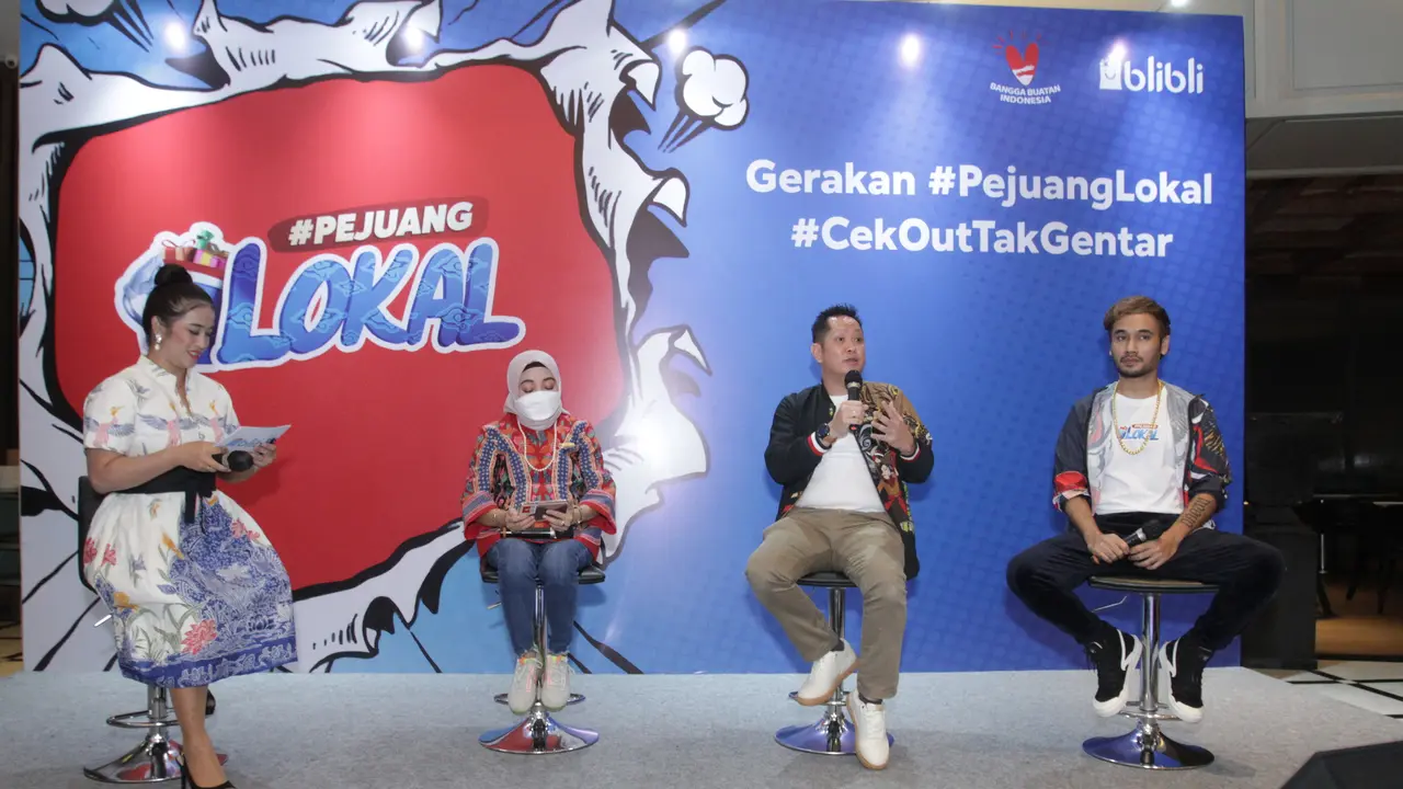 Direktur Informasi dan Komunikasi Perekonomian dan Kemaritiman Ditjen IKP Kominfo RI, Septriana Tangkary, Edward K. Suwignyo, CMO Blibli dan JFlow, Musisi dalam acara Dialog bersama Media Gerakan #PejuangLokal (Dok. Blibli)