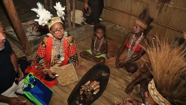 Menteri Pemberdayaan Perempuan dan Perlindungan Anak (PPPA) Yohana Yembise atau Mama Yo mendatangi kampung Astj, Asmat, Papua. (Ist)
