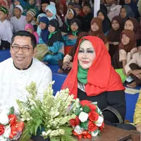 Erna Santoso saat buka bersama anak yatim. (Puput Puji/Bintang.com)