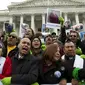 Demonstran melakukan demonstrasi untuk mendukung DACA di Capitol Hill, Washington, Amerika Serikat, 6 Desember 2017. (AP)