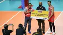 selaku juara final four, Samator juga berhak atas hadiah uang sebesar Rp 40 juta. (Bola.com/Bagaskara Lazuardi)