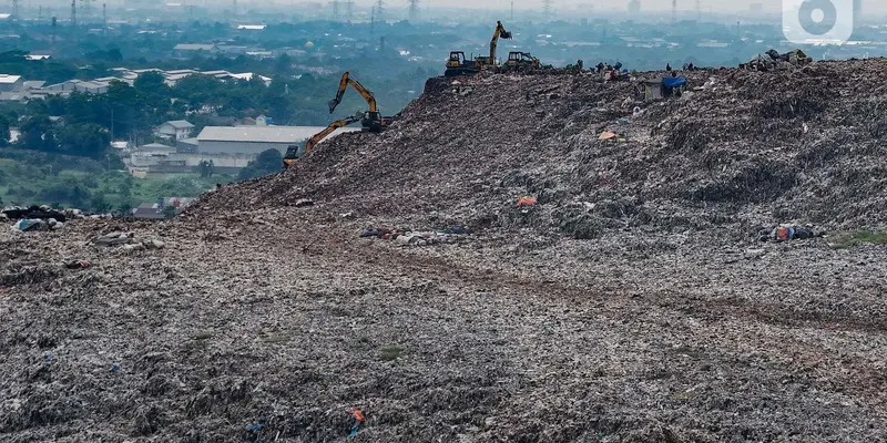 Tinggi Tumpukan Sampah di TPST Bantar Gebang Setara Gedung 40 Lantai