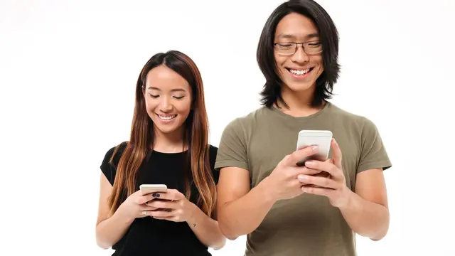 Simpan Dokumen Pribadi di Galeri HP Bisa Berakibat Fatal! Kenali Alasannya (photo by freepik.com)