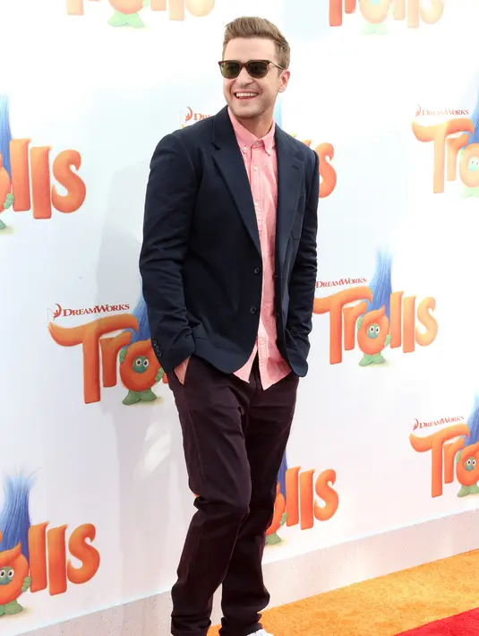 Mengunggah foto di akun instagramnya seperti itu dilakukan Justin sebagai bentuk antusiasnya mengikuti pemilihan presiden nanti. Hanya saja, ia tidak berhati-hati dalam bertindak dan tidak memperhatikan hukum yang ada. (AFP/Bintang.com)