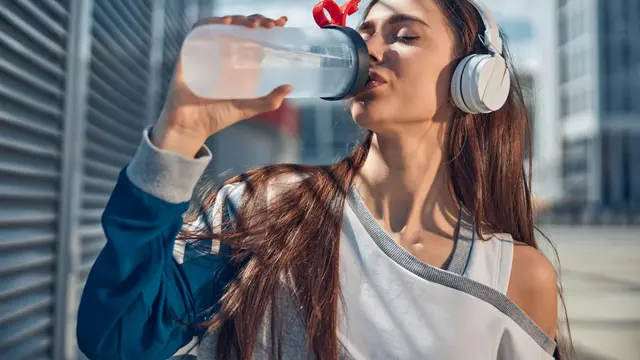Pentingnya Hidrasi dengan Elektrolit Setelah Olahraga Berat untuk Pemulihan Tubuh